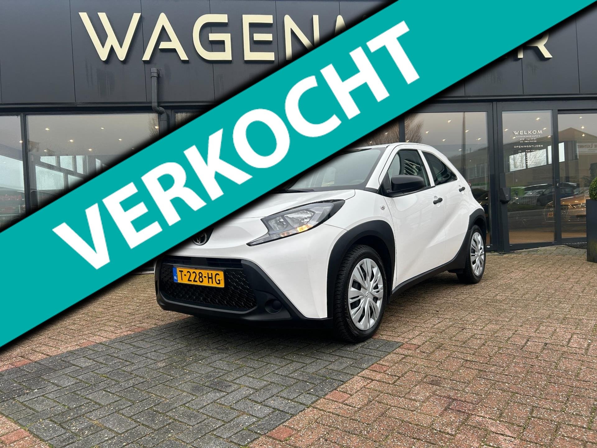 Toyota Aygo X 1.0 VVT-i MT Airco|ACC|AppleCarplay|CAMERA, Auto's, 12 maanden, Gebruikt, 4 stoelen, Wit