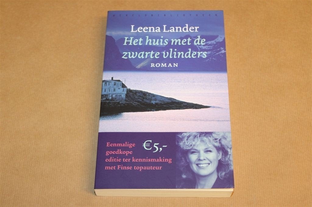 Het Huis met de Zwarte Vlinders — Leena Lander 2005, Ophalen of Verzenden, Gelezen