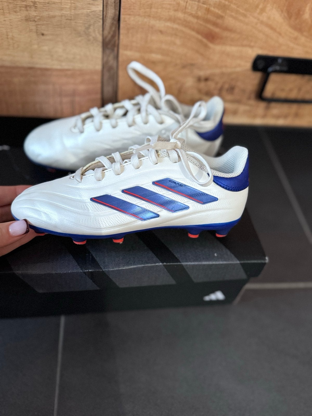 Adidas voetbalschoenen maat 32, Kinderen en Baby's, Kinderkleding | Schoenen en Sokken, Ophalen of Verzenden, Zo goed als nieuw