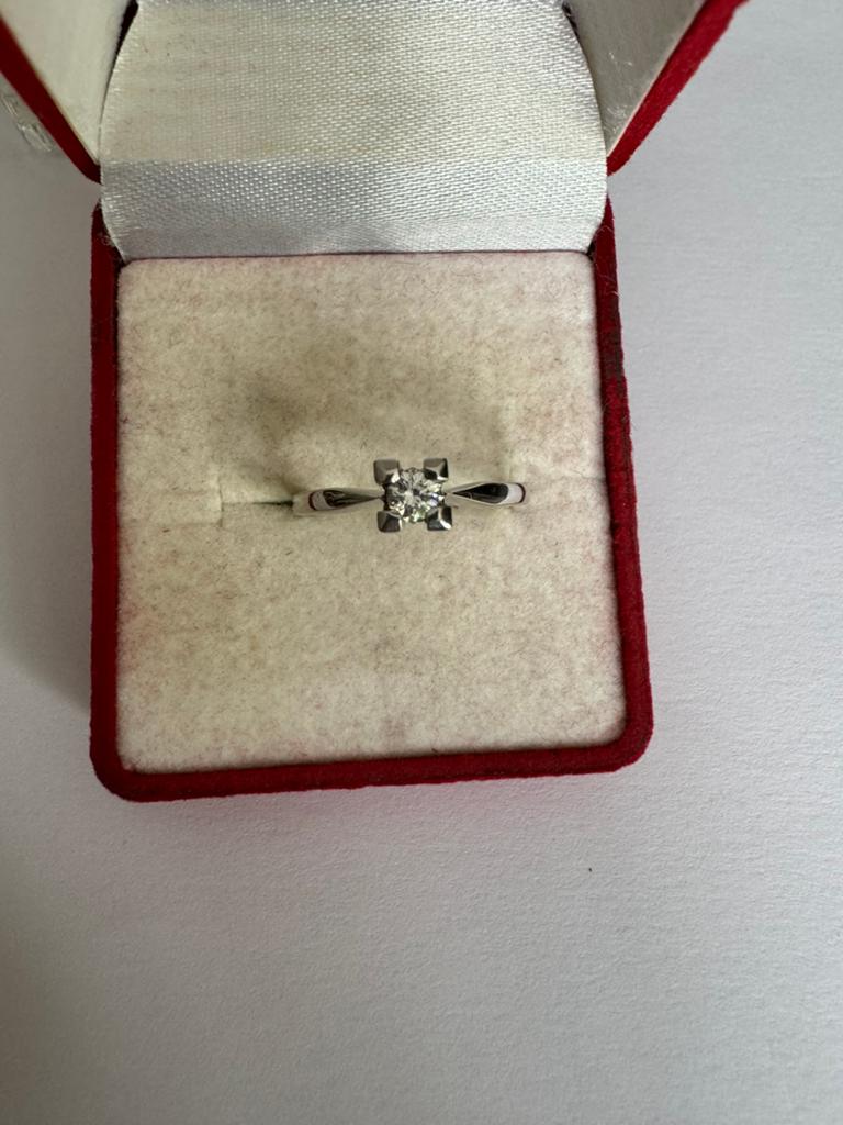 14 KRT.WIT GOUDEN SOLITAIR RING MET DIAMANT VAN 0,18 CT, Wit, Ophalen of Verzenden, Met edelsteen, Dame