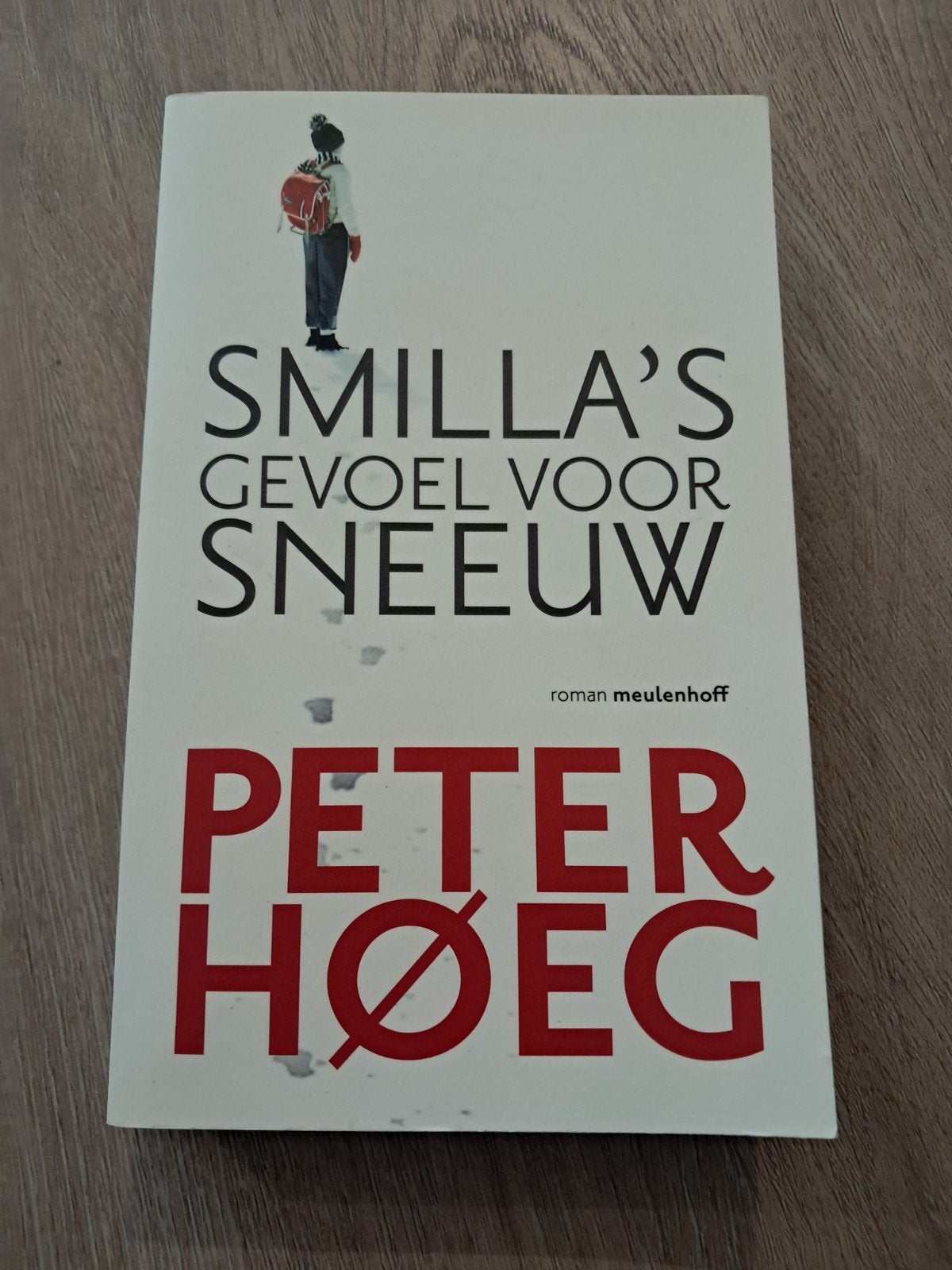 T: Smilla's Gevoel voor Sneeuw - Peter Høeg (roman), Ophalen of Verzenden, Gelezen, Peter Høeg, Europa overig