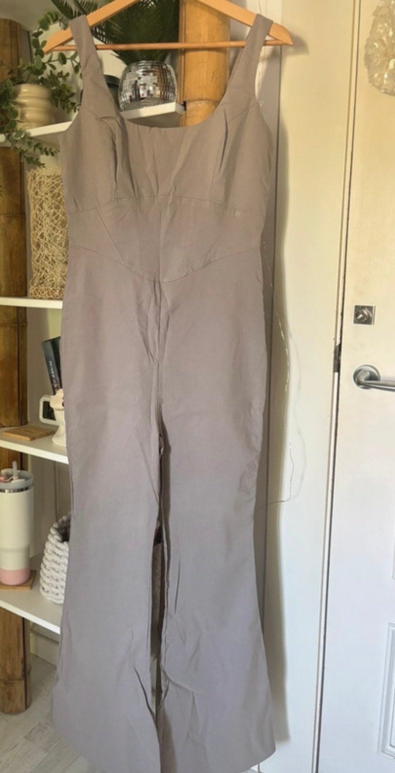Stijlvolle Jumpsuit van ASOS Design, Kleding | Dames, Ophalen of Verzenden, Zo goed als nieuw, Beige