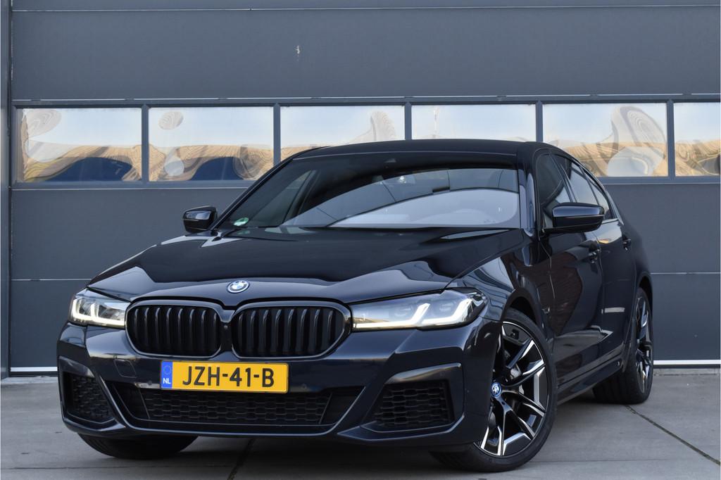 BMW 5 Serie 545e xDrive High Executive M-pakket Carplay - Tr, Auto's, BMW, Automaat, Gebruikt, Euro 6, 2000 kg