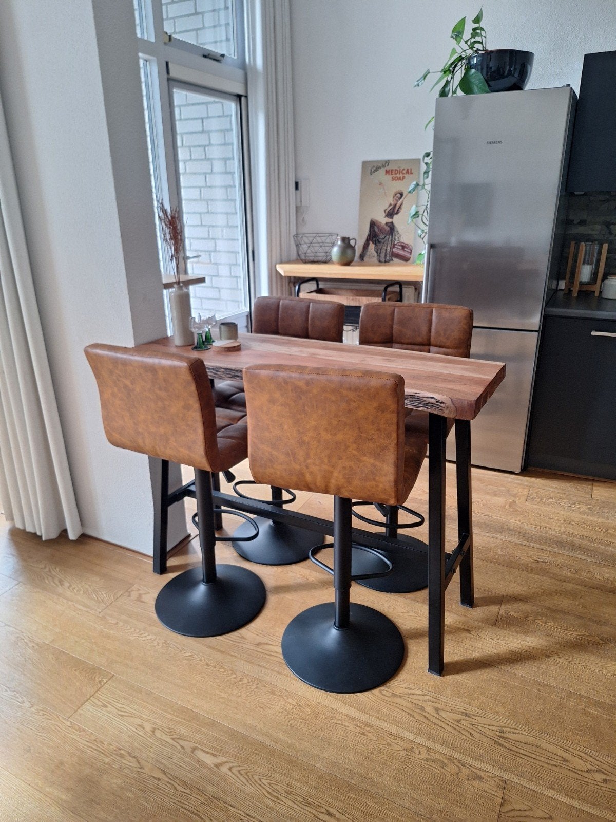 Bartafel met 4 barkrukken - ongebruikt!, In hoogte verstelbaar, Zo goed als nieuw, 90 cm of meer, 4 krukken