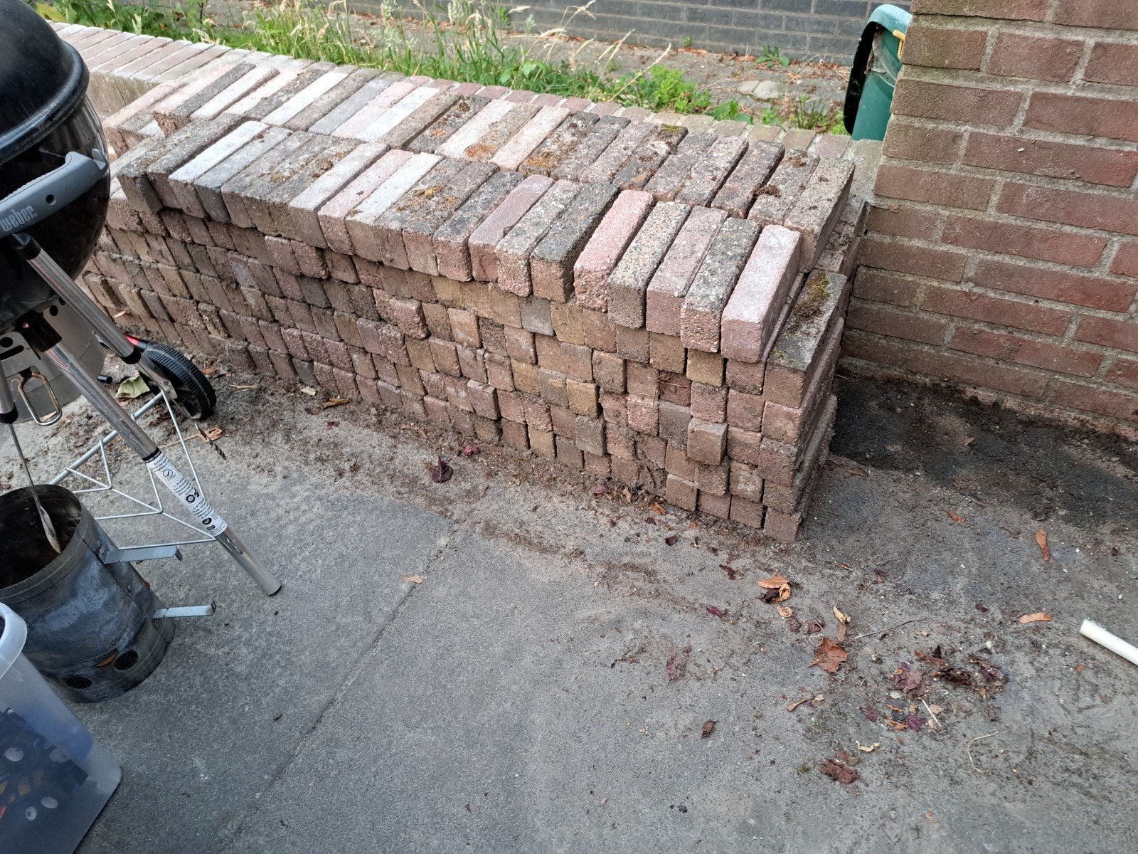 Betonwaaltjes ca 8m2, Ophalen, Gebruikt, Bakstenen