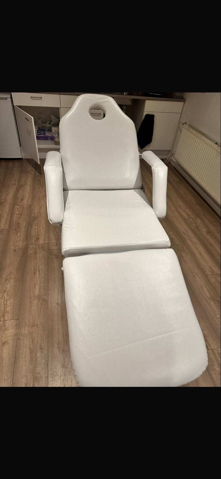 Witte behandelstoel/massagetafel - Zo goed als nieuw, Ophalen, Kunststof, Wit, Zo goed als nieuw