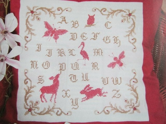 Borduurpatroon  Merklap Alfabet Haas Vlinder Uil nr 5637, Verzenden, Nieuw, Handborduren, Patroon