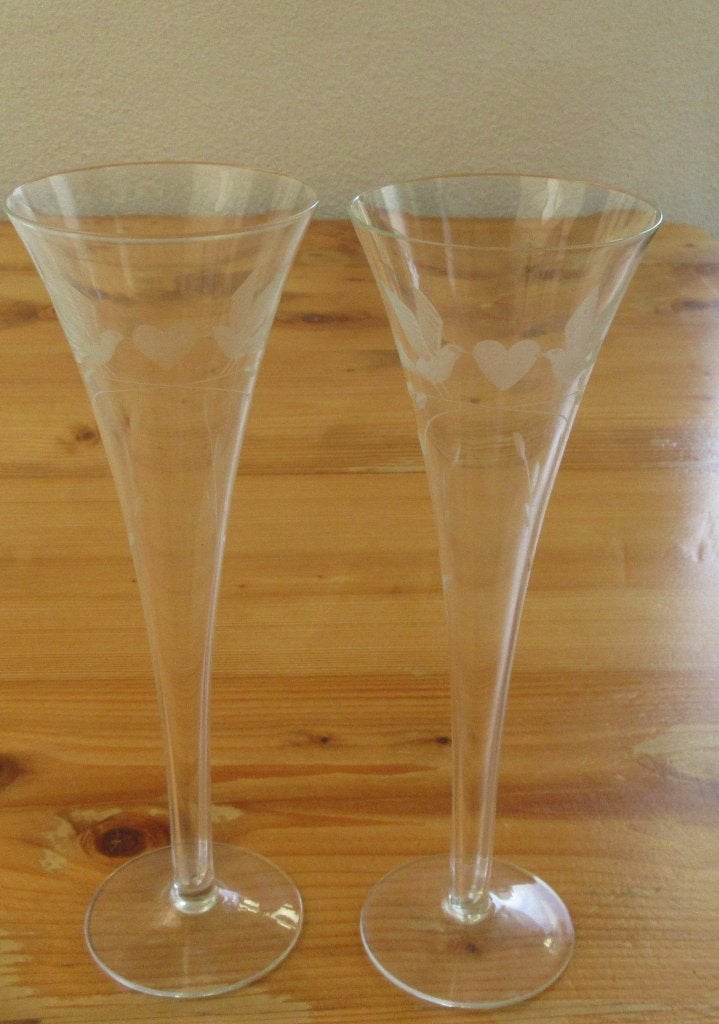 2 Huwelijksglazen met duiven, Ophalen of Verzenden