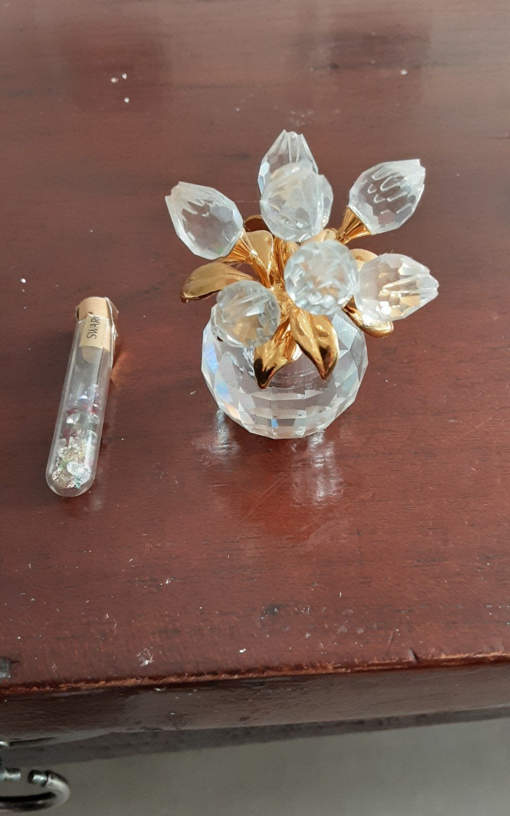 Swarovski kristallen bloemenvaasje met losse kristallen, Meerkleurig, Ophalen of Verzenden, Glas, Klassiek