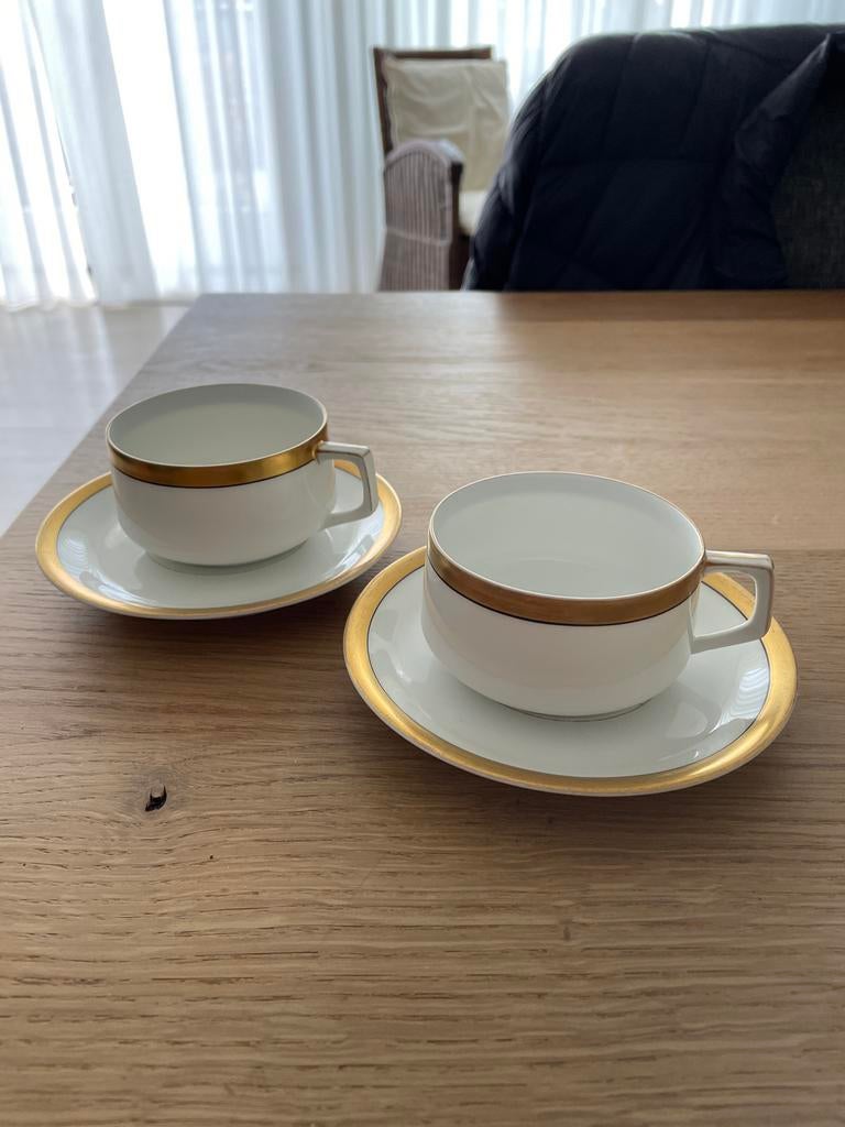 Set van 2 porseleinen kopjes met gouden rand - C Hoyng oud, Ophalen