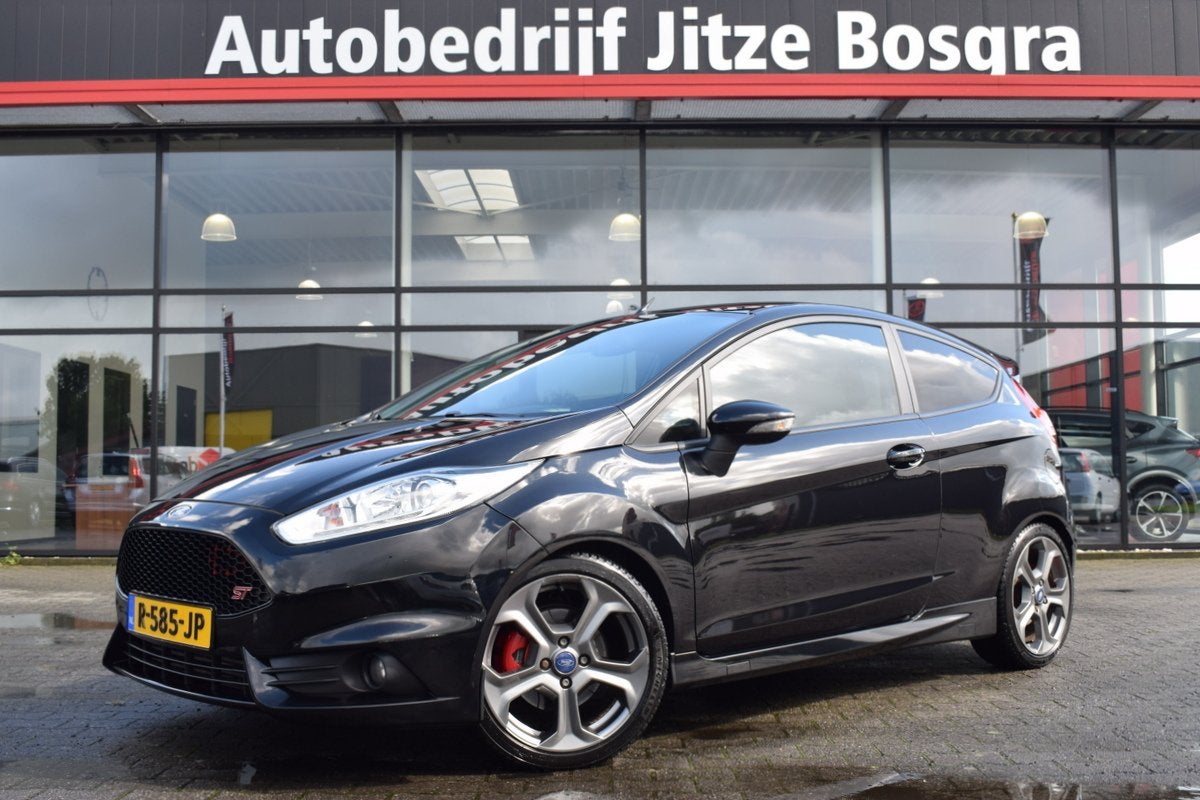 Ford Fiesta 1.6 ST2 180pk Recaro Sportstoelen | Xenon | Half, Voorwielaandrijving, 1596 cc, 1063 kg, Gebruikt