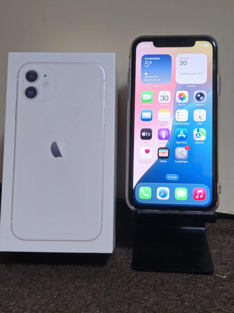 iPhone 11 — 64GB batterij conditie 85% met gratis hoesje, Paars, Zo goed als nieuw, 64 GB, Zonder simlock