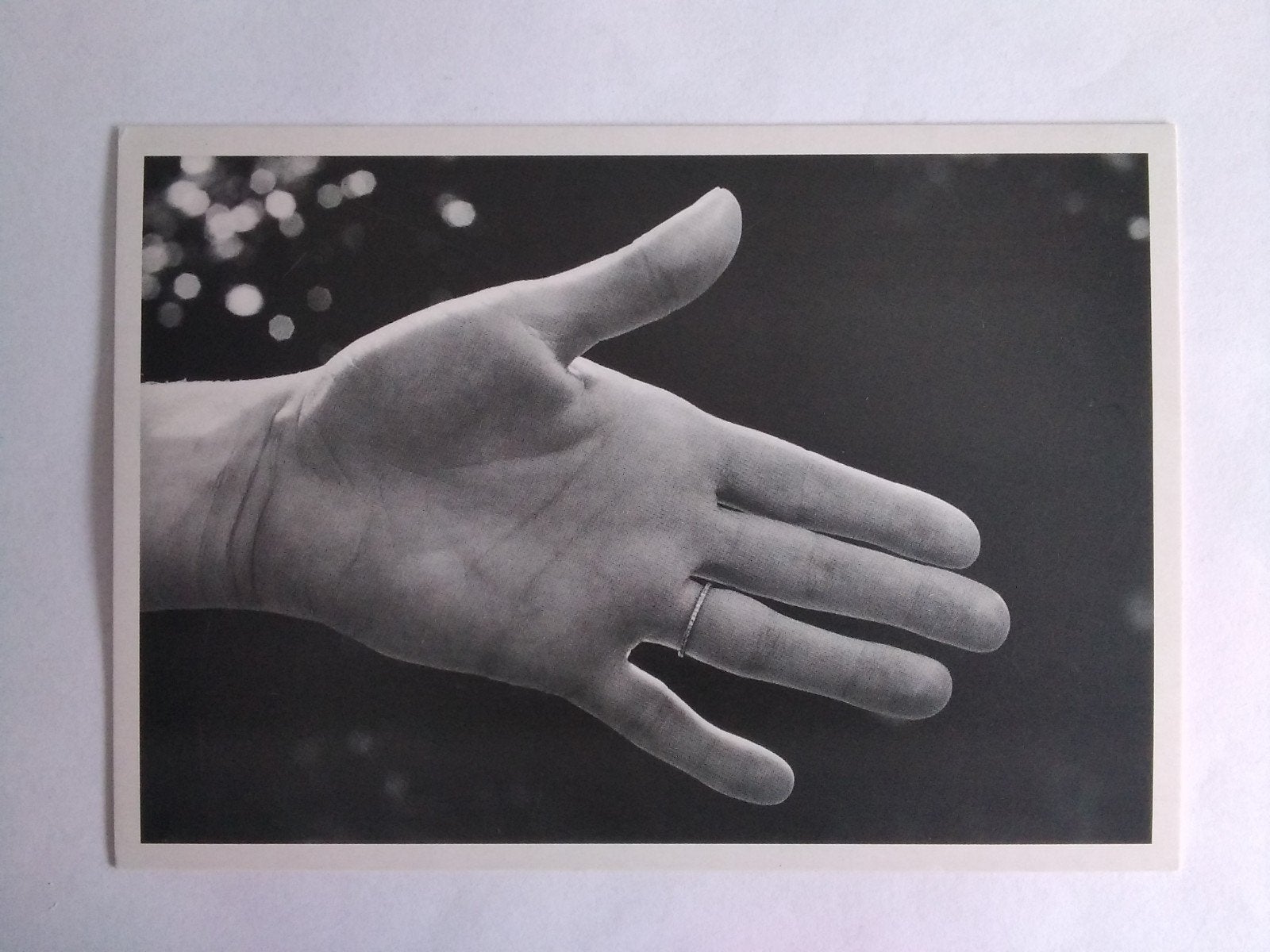 Ansichtkaart Hand Gwyneth Paltrow door Anton Corbijn, Verzenden, 1980 tot heden, Overige thema's