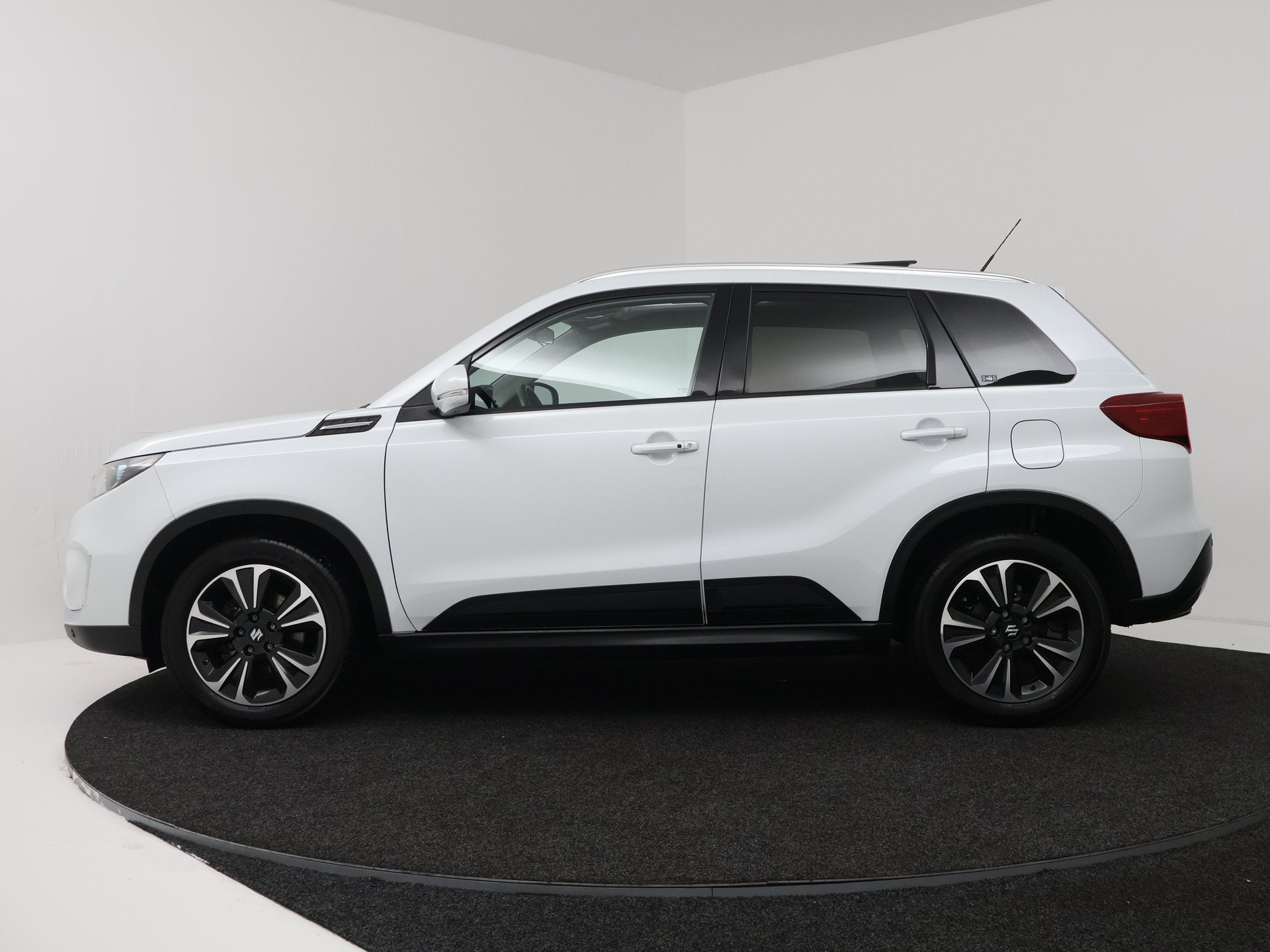 Suzuki Vitara 1.4 Boosterjet Stijl | Afneembare trekhaak | S, Auto's, Gebruikt, 4 cilinders, 400 kg, Wit