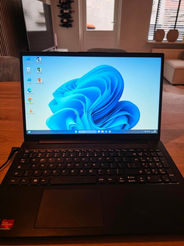 Lenovo V15 Ryzen 5 5500U 256GB Extra 500GB Ingebouwde SSD, Computers en Software, Windows Laptops, Ophalen, 256 GB, 8 GB, Zo goed als nieuw