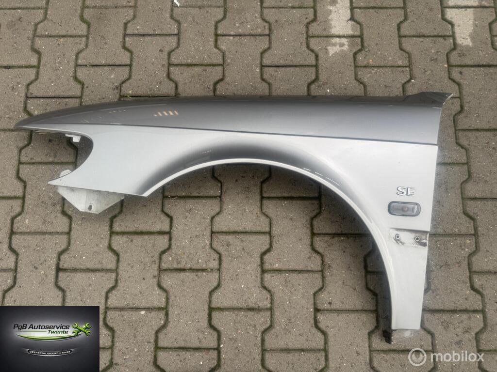 Saab 9-3 spatbord links 279 steelgrey, Auto-onderdelen, Carrosserie en Plaatwerk, Gebruikt, Ophalen of Verzenden, Saab, Saab