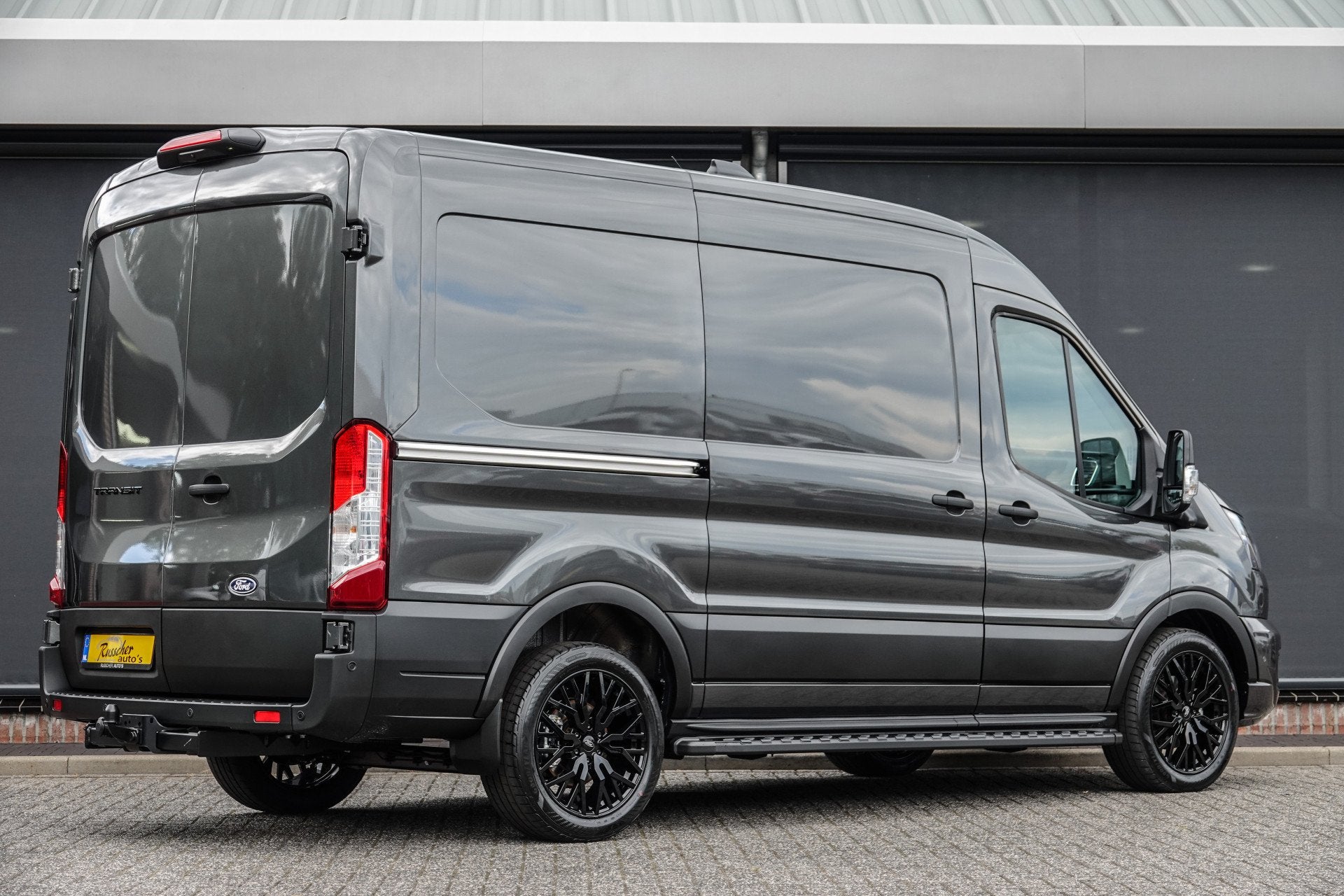 Ford Transit L2H2 | 165 A8 Aut. | Raptor Edition | 2x Schuif, Auto's, Bestelauto's, Stof, Zwart, 4 cilinders, Origineel Nederlands