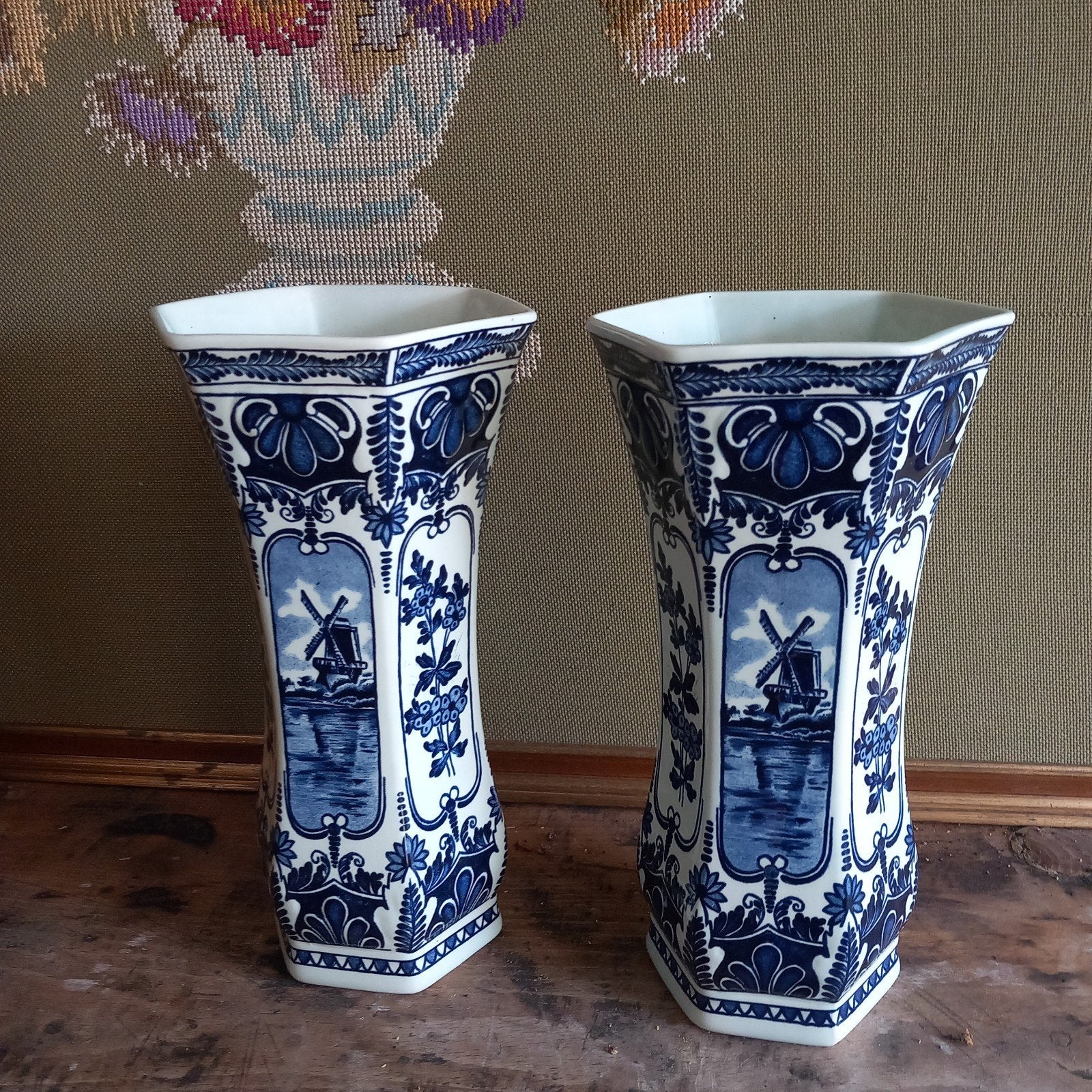 Set van 2 Boch Delfts Holland vazen met molen decor, Antiek en Kunst, Antiek | Vazen, Ophalen of Verzenden