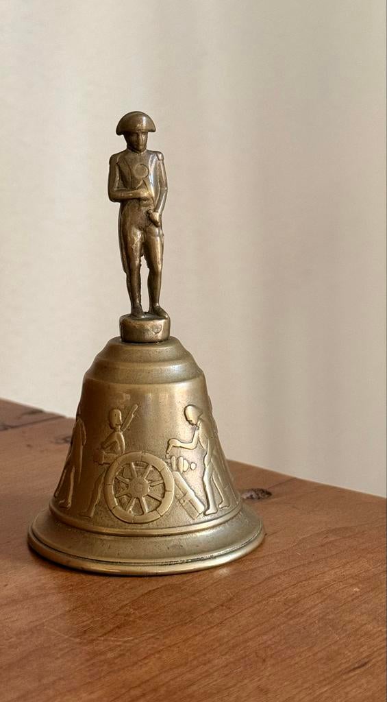 Bronzen tafel bel met figuur en kanon afbeeldingen, Antiek en Kunst, Ophalen of Verzenden, Brons
