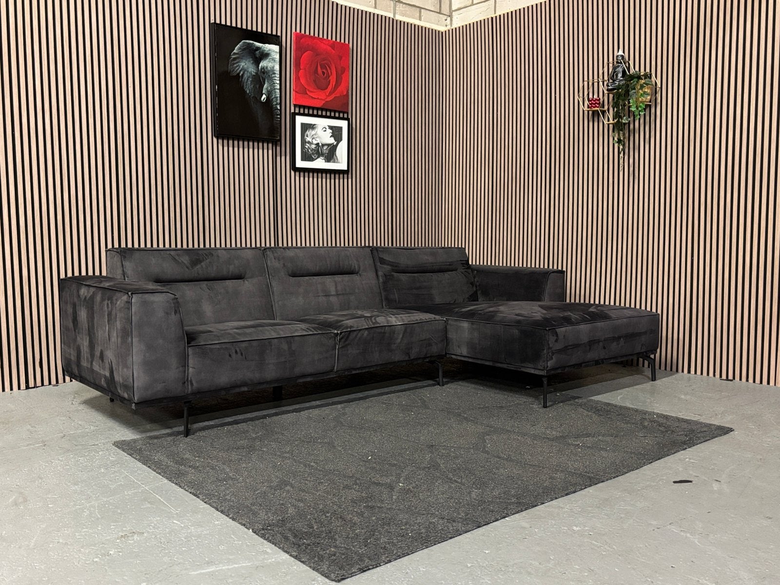 Foto 2 van GRATIS LEVERING Velvet Loungebank Zwart 305x160 GEREINIGD