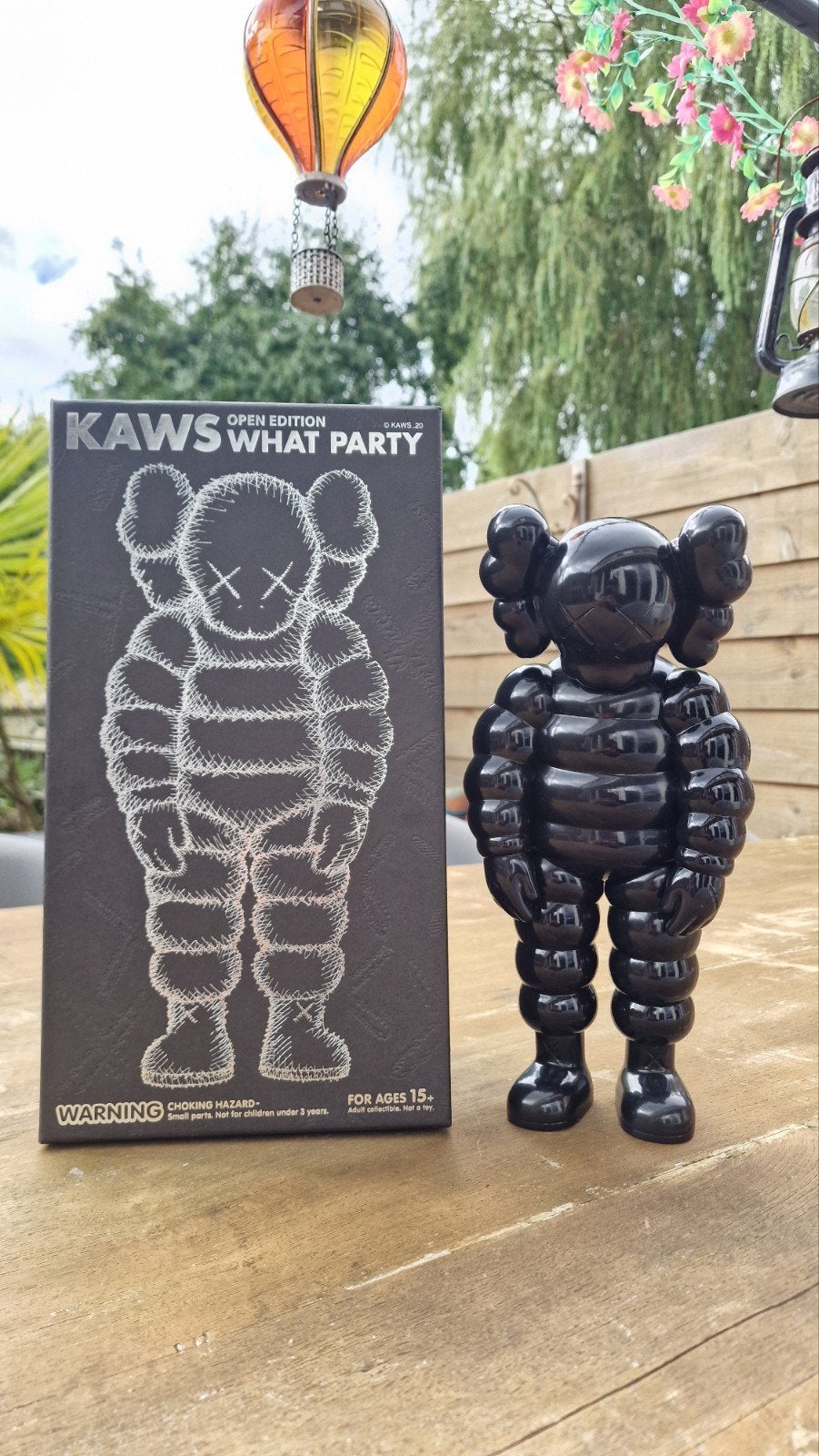KAWS what party black, Antiek en Kunst, Kunst | Beelden en Houtsnijwerken, Overige onderwerpen, Kunststof, Ophalen of Verzenden