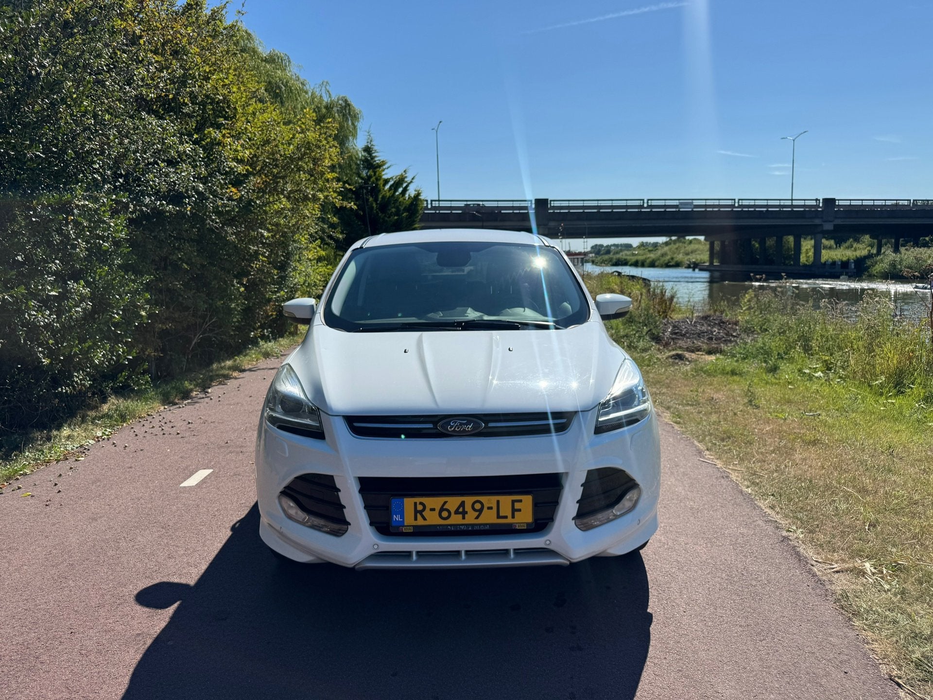 Ford Kuga 1.5 Titanium ST-Line|Dis=V.V|Luxe uitv.|Trekh.|, Auto's, Euro 6, 4 cilinders, Leder en Stof, Wit