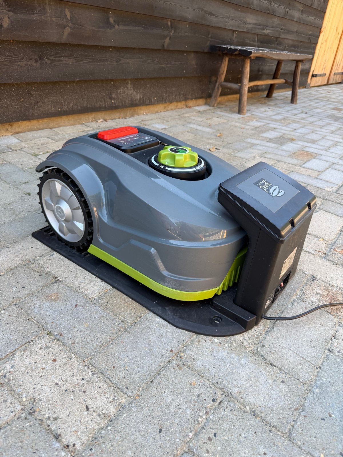 Central Park Robotmaaier voor 500m2, Ophalen, Gebruikt