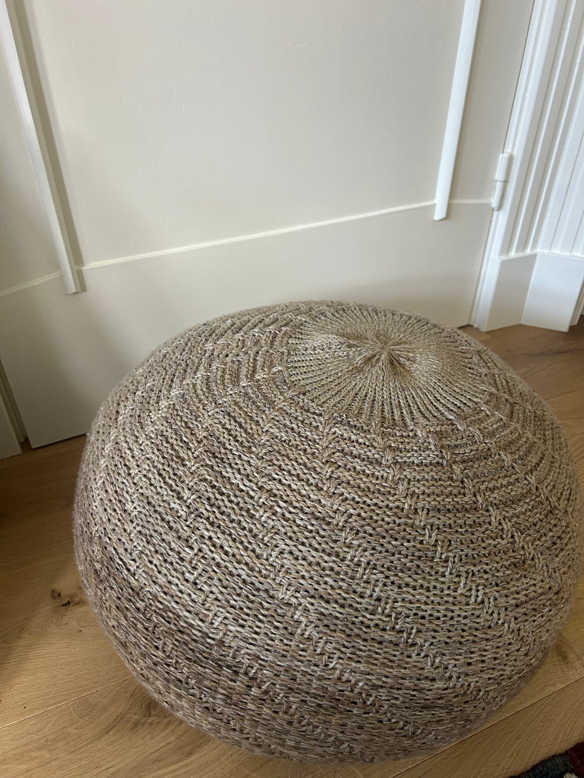 Gebreide poef - Rond - Zo goed als nieuw, Ophalen, Zo goed als nieuw, Stof, 50 tot 75 cm