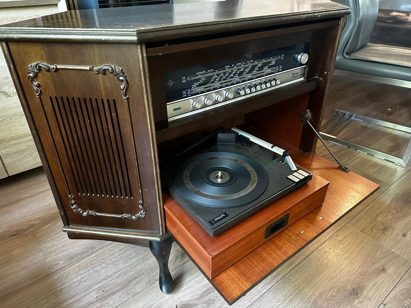 Vintage Philips Platenspeler met Radio in Houten Kast, Ophalen of Verzenden, Gebruikt, Platenspeler, Philips