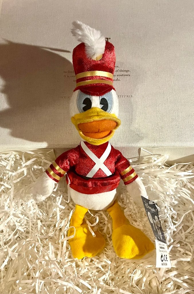 Donald Duck knuffel in fanfare uniform (Disneyland Parijs), Ophalen of Verzenden, Donald Duck, Zo goed als nieuw, Knuffel