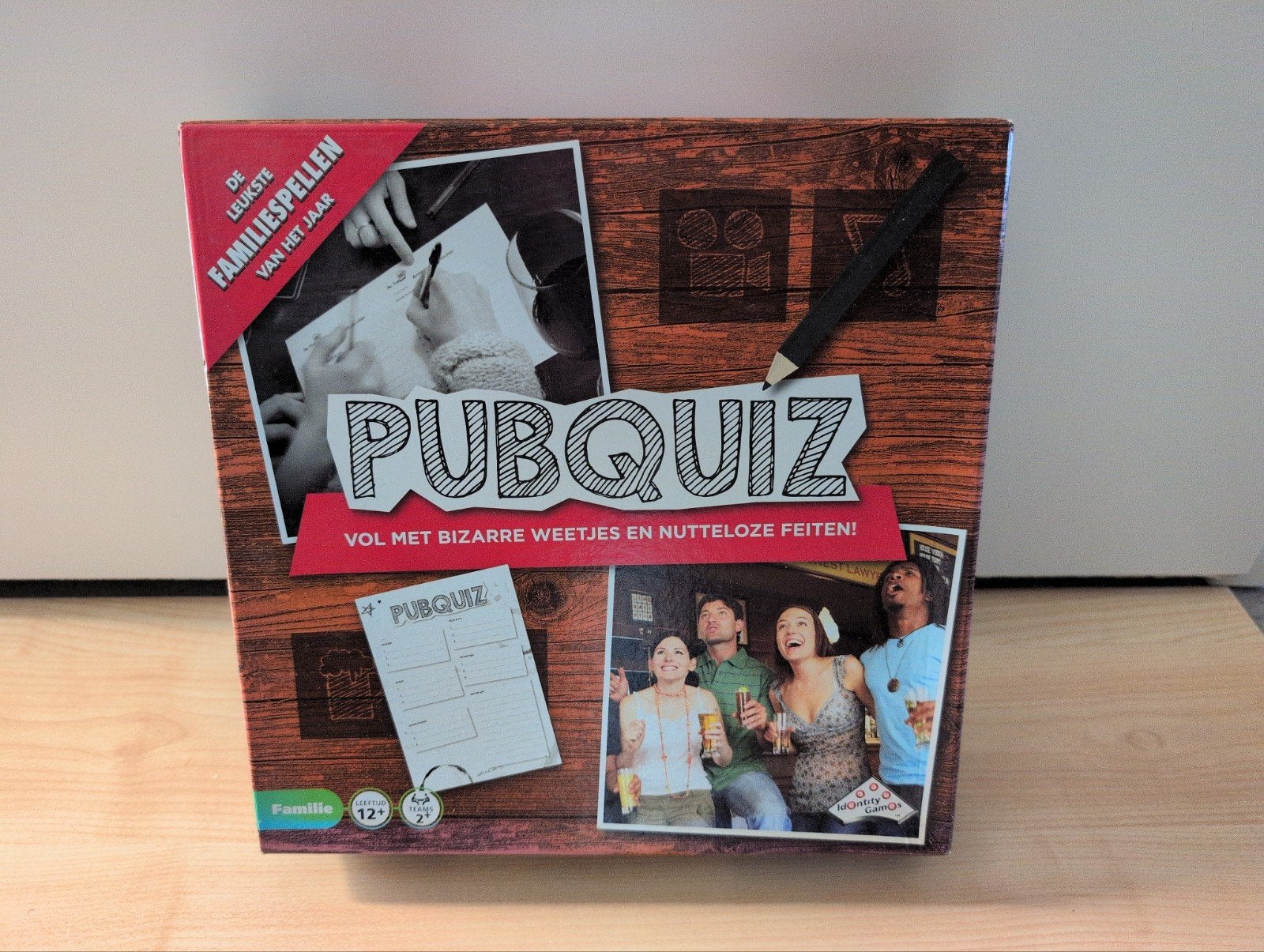 Pubquiz: Vol met bizarre weetjes en nutteloze feiten!, Vijf spelers of meer, Ophalen of Verzenden, Zo goed als nieuw, Monopoly
