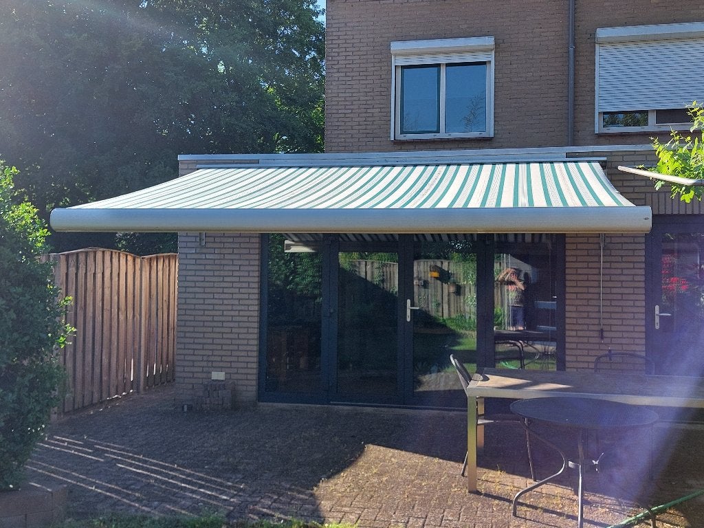 Knikarm scherm 4,5 x 2,8 mtr, Ophalen, Zo goed als nieuw, 150 tot 300 cm, 250 cm tot 450 cm