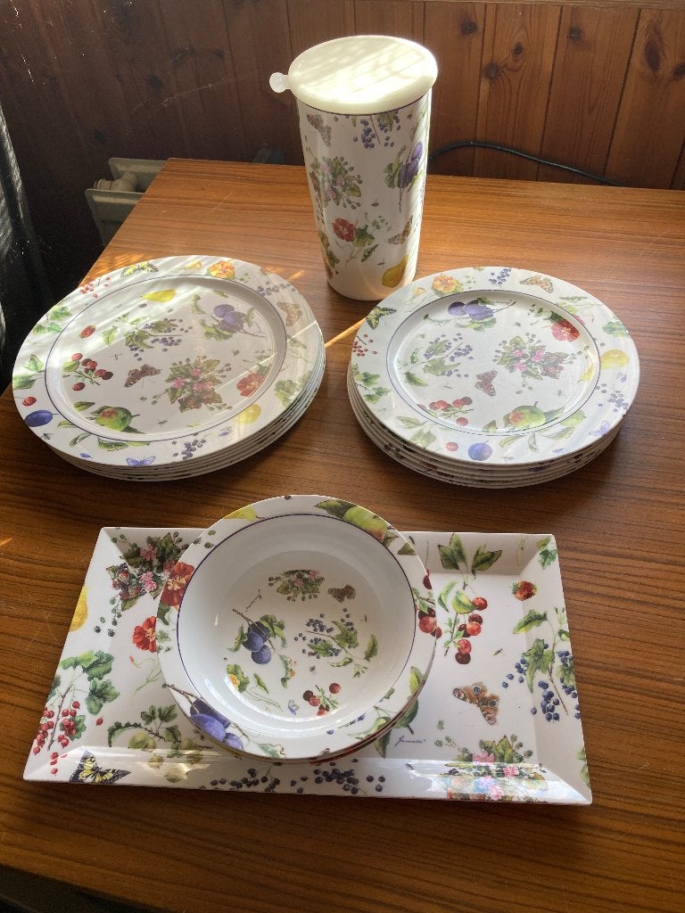 Camping servies fruit en flowers, Ophalen, Zo goed als nieuw