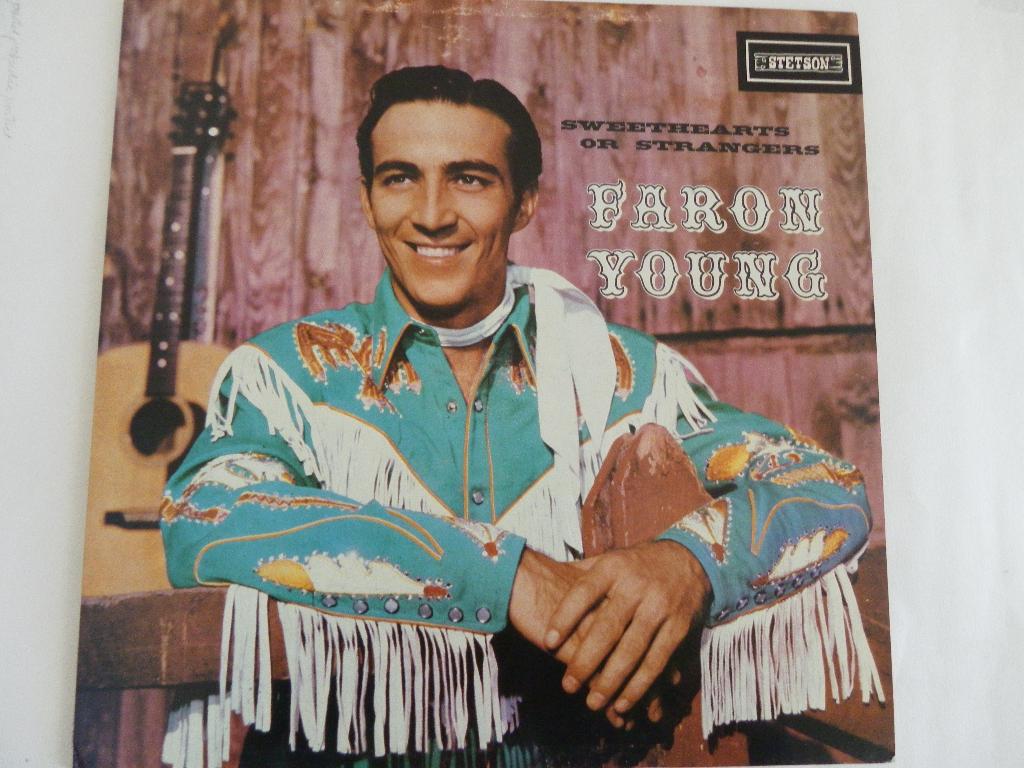 LP Faron Young - Sweethearts Or Strangers, Ophalen of Verzenden, Gebruikt, 12 inch