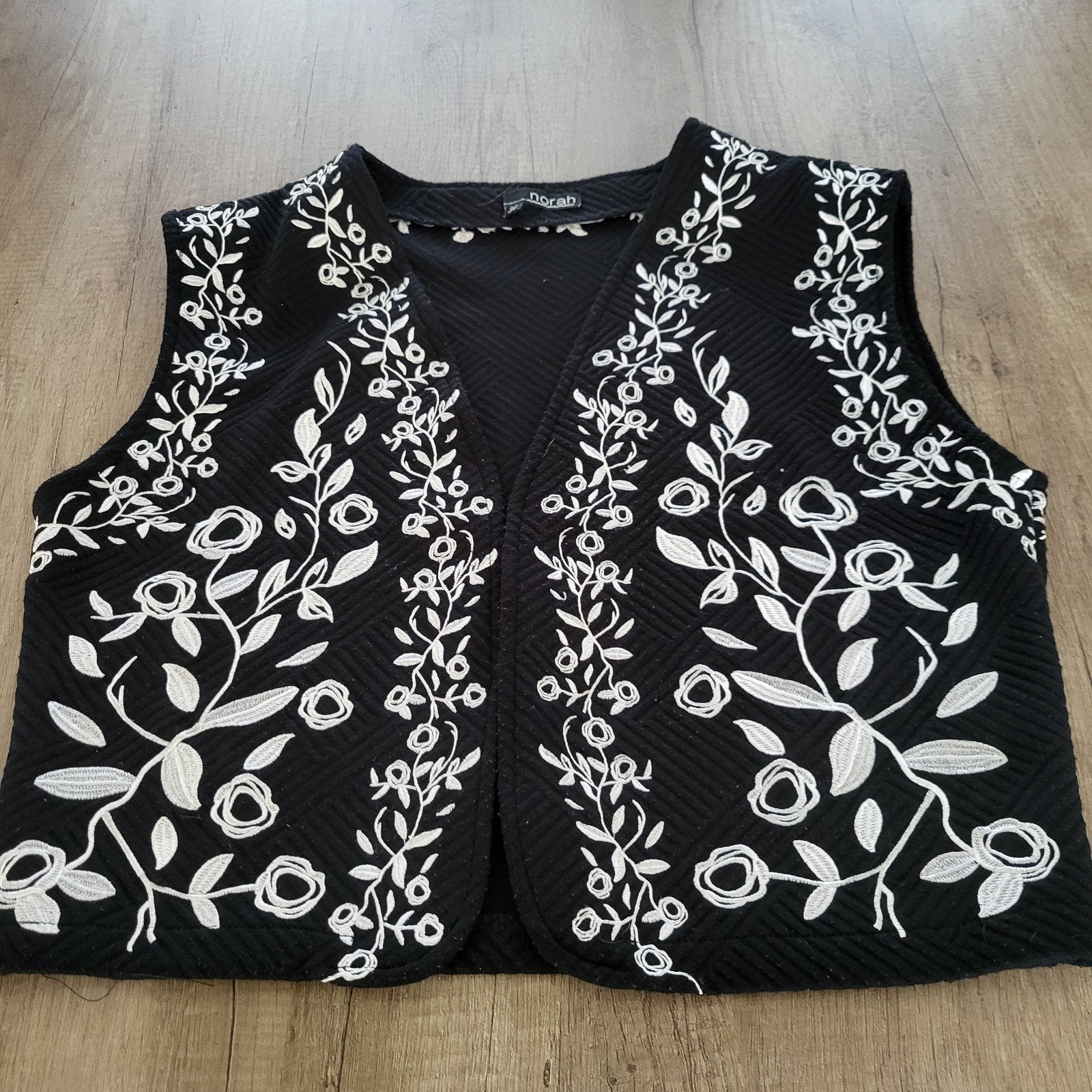 Norah Zwart Gilet met Borduursel - Maat 36, Zwart, Ophalen of Verzenden, Zo goed als nieuw, Norah