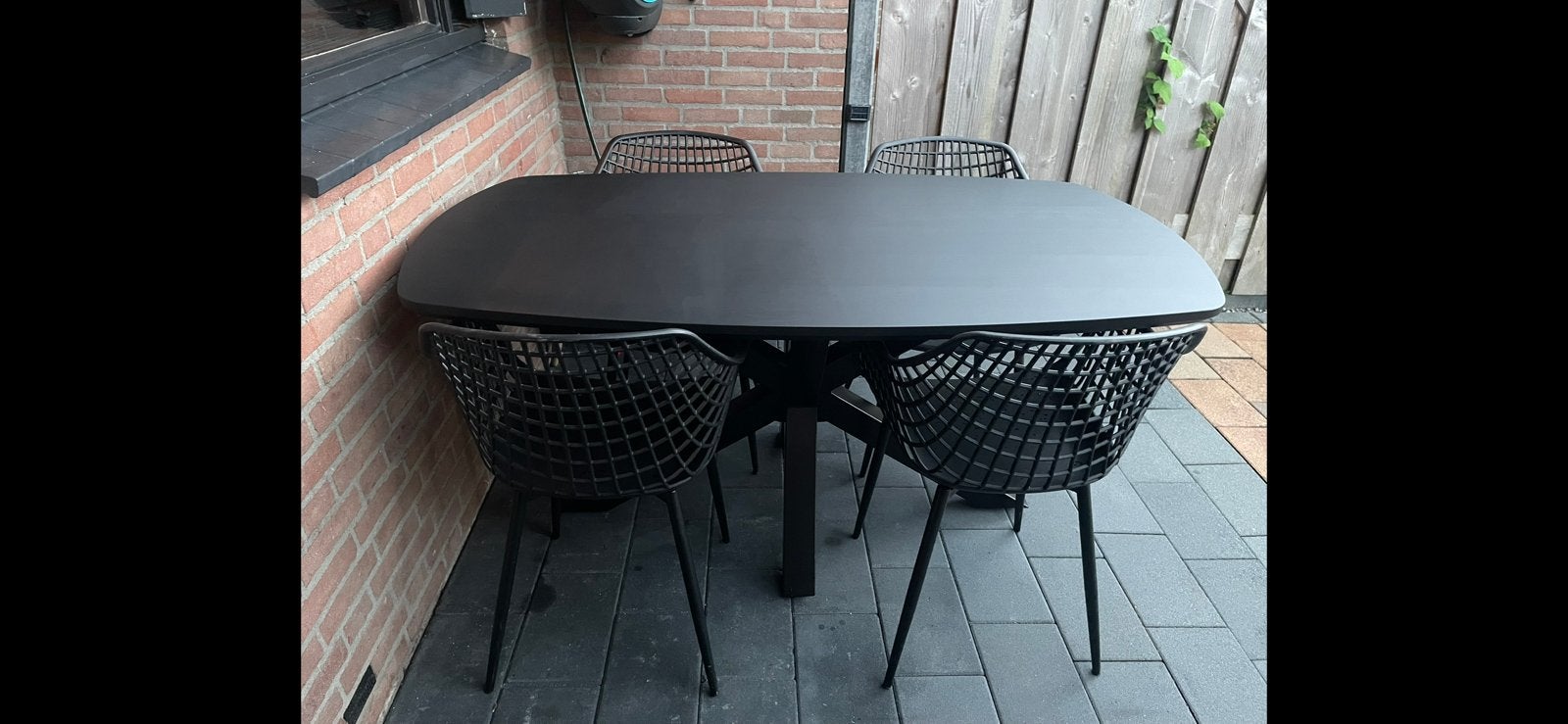 Eettafel deens ovaal massief eiken zwart met spinpoot