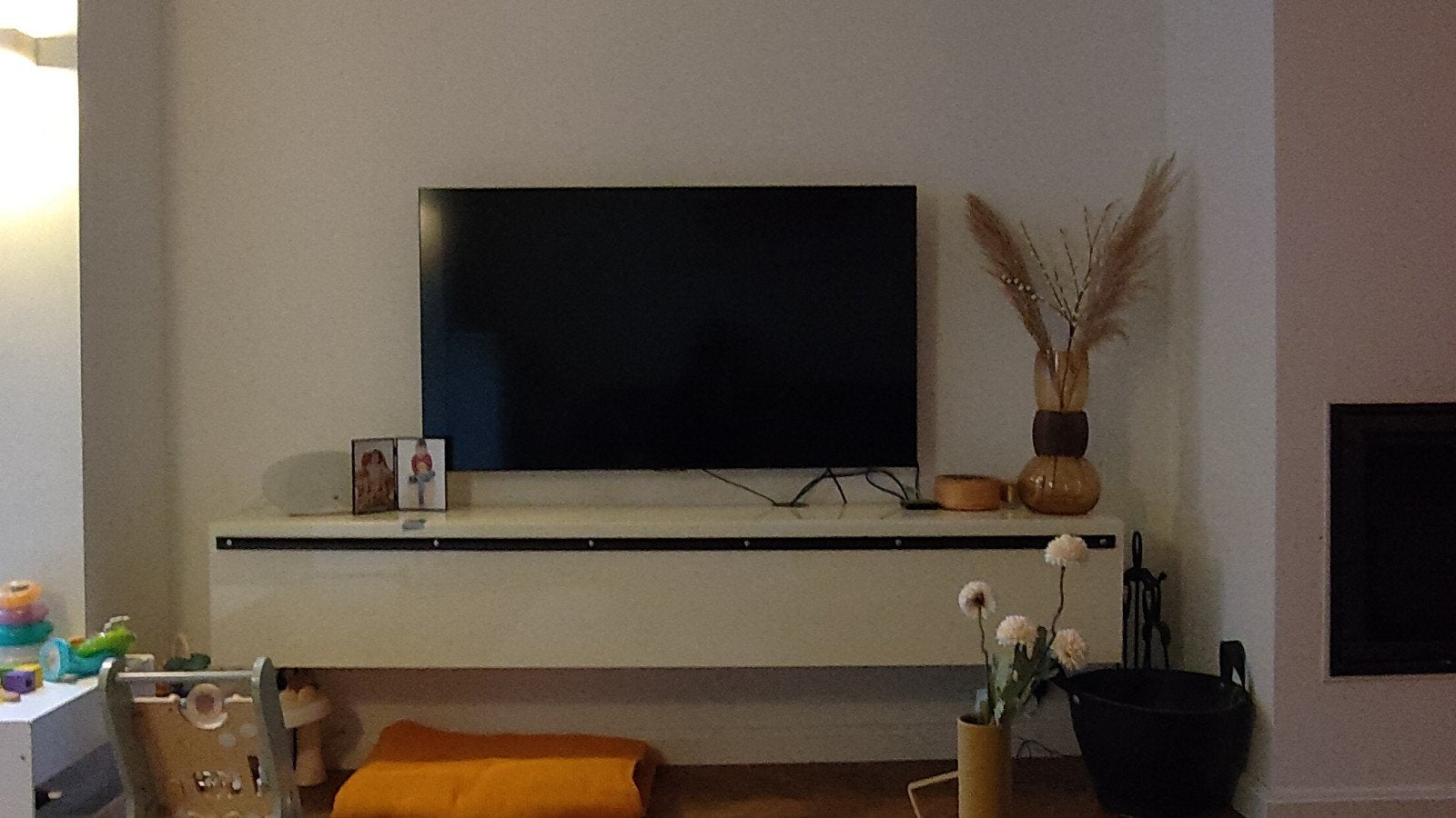 Zwevend tv-meubel crème/wit, 210x36x34 cm, Ophalen, Gebruikt, 200 cm of meer, Minder dan 100 cm