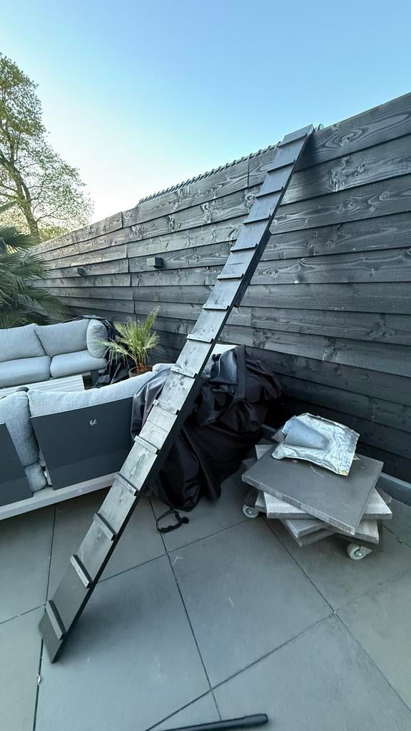 Zwarte houten ladder voor decoratie of dieren, Ophalen of Verzenden, Gebruikt, Ladder, 2 tot 4 meter