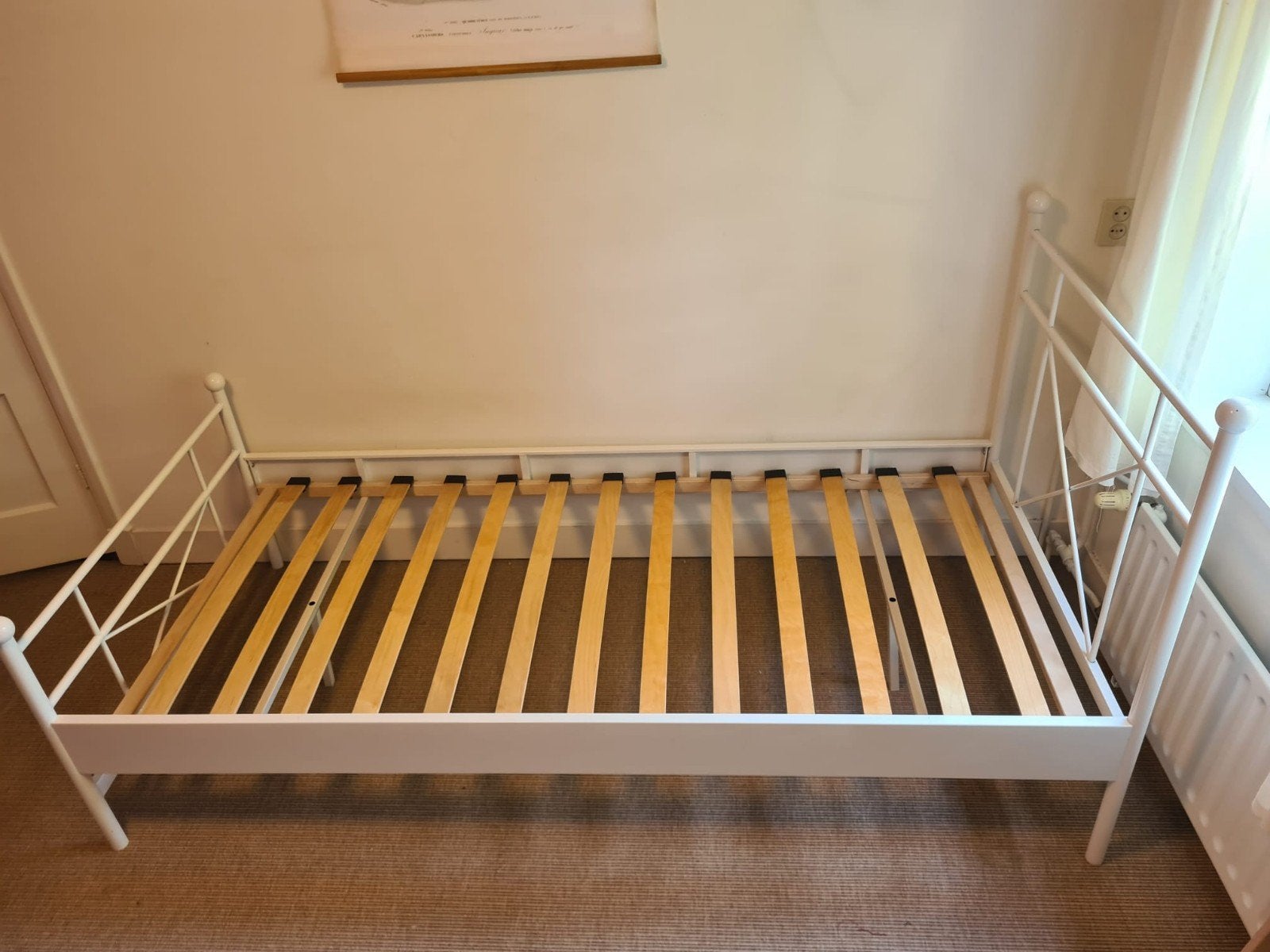 Jysk wit metalen eenpersoonsbed met lattenbodem, Ophalen, Gebruikt, 90 cm, Eenpersoons