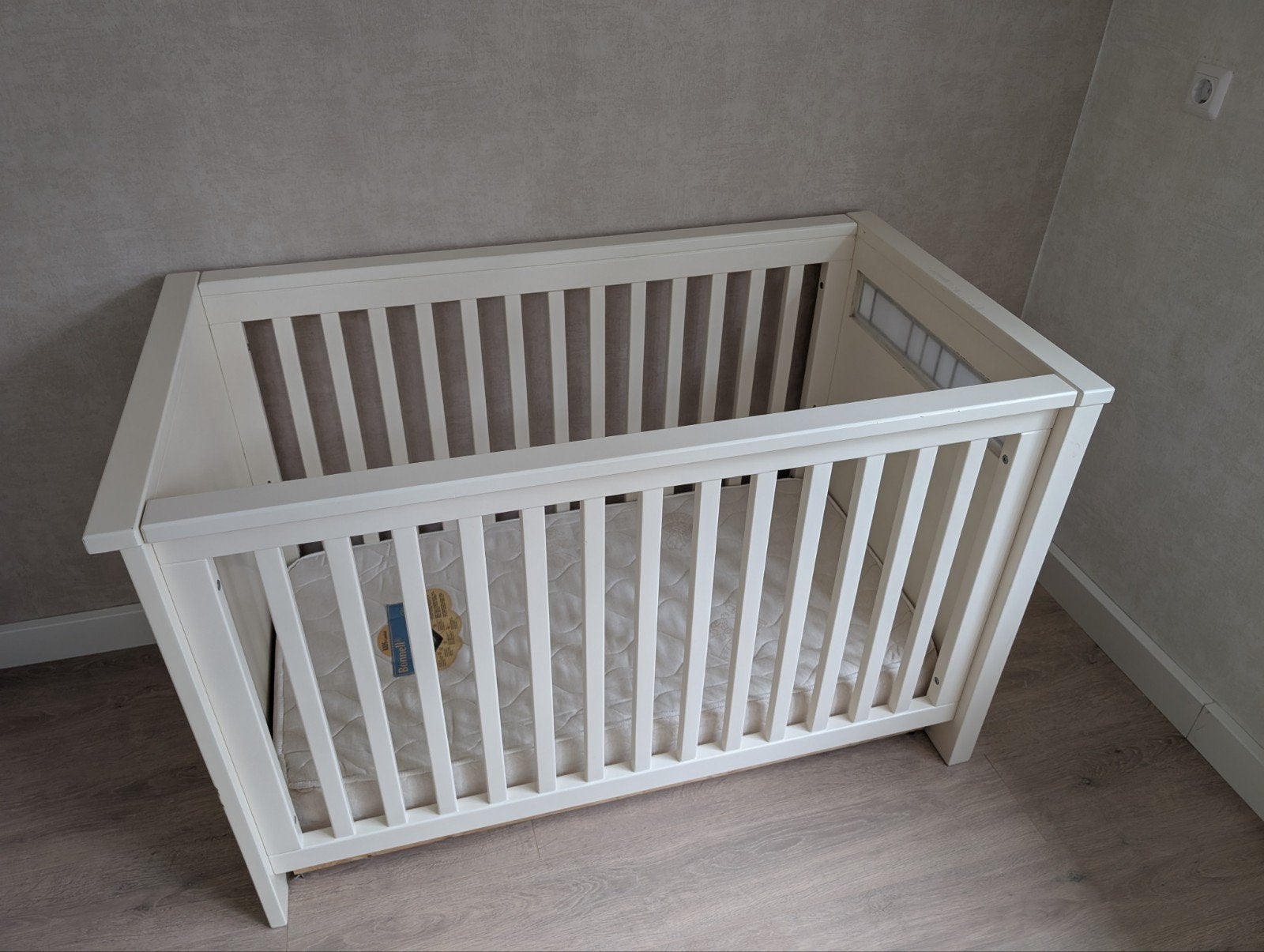 Wit babybedje met matras en ladekastje, Ophalen, Gebruikt, 70 tot 85 cm, 140 tot 160 cm