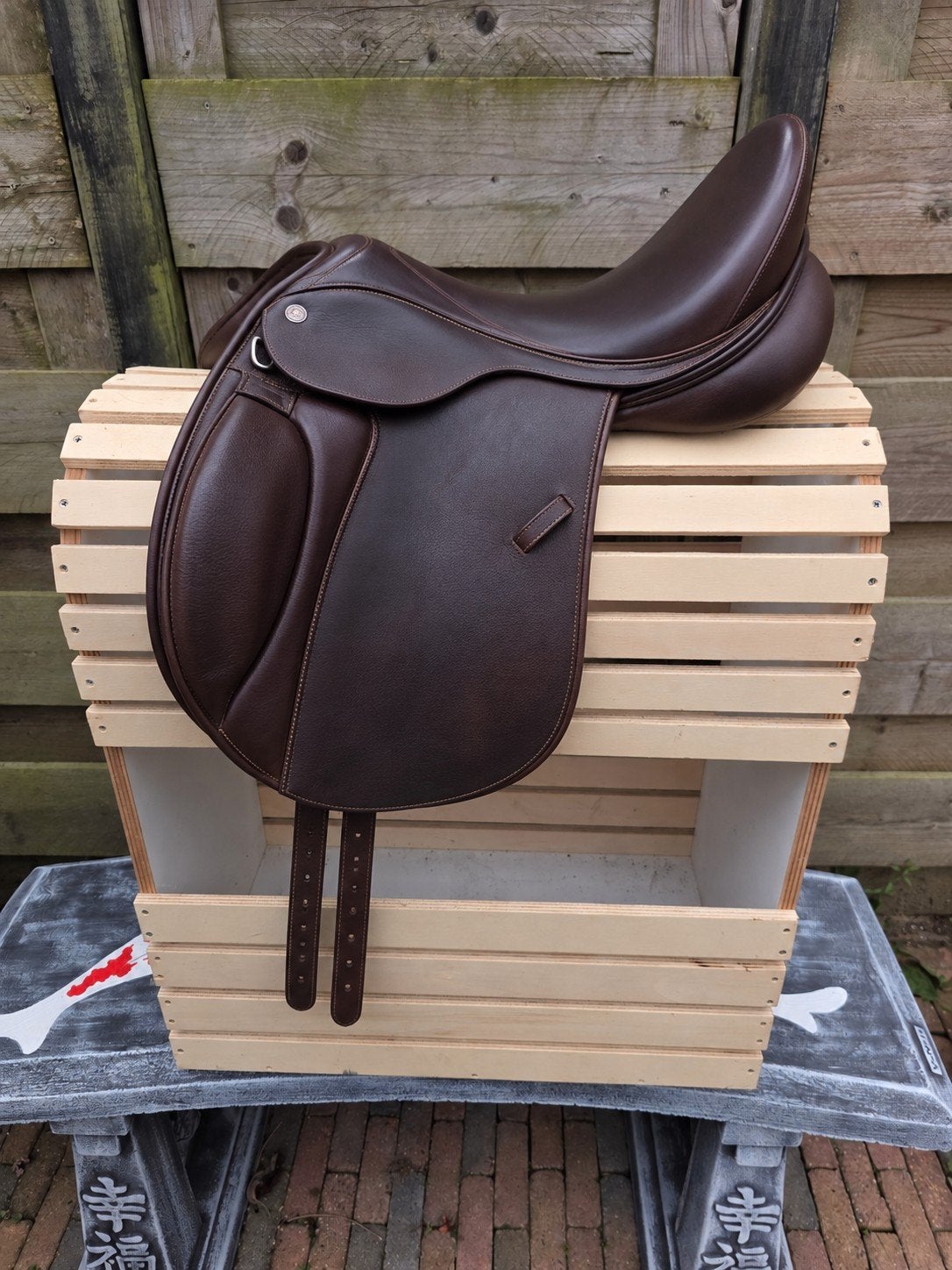 Handgemaakte houten zadelbok met opbergruimte, Ophalen, Overige disciplines, Handgemaakt, Zo goed als nieuw