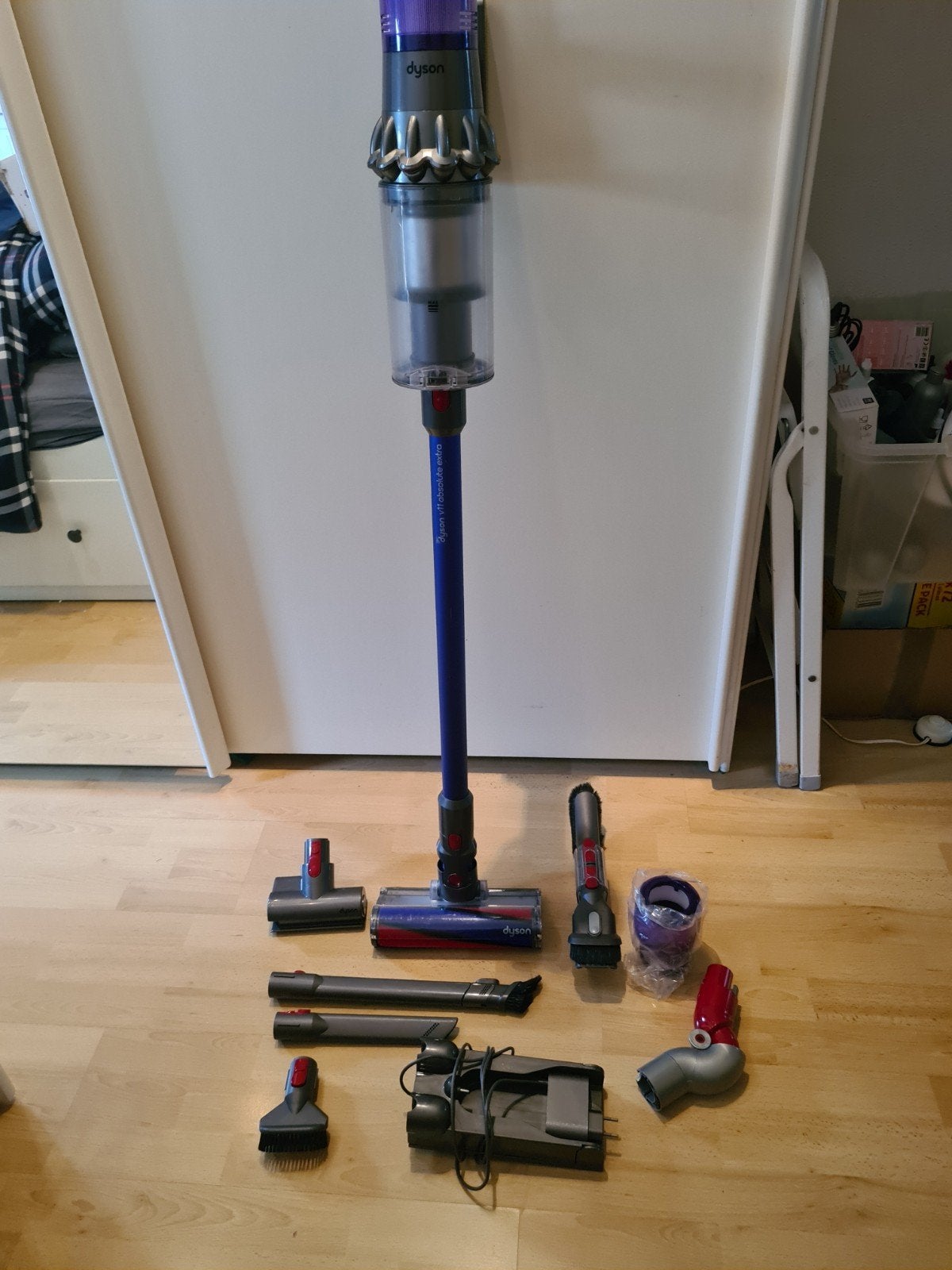Dyson v11 Absolute Extra  plus veel accessoires., Ophalen, Kruimeldief, Zo goed als nieuw, Dyson