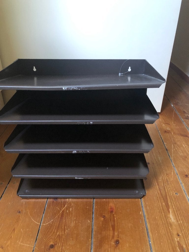 handige Metalen 5-laags A4 hangende wandorganizer bruin, Antiek en Kunst, Antiek | Naaimachines, Ophalen of Verzenden