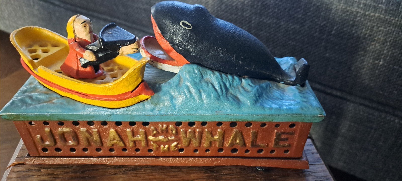 Gietijzeren spaarpot: Jonah and the whale, Verzamelen, Spaarpotten, Zo goed als nieuw, Ophalen of Verzenden