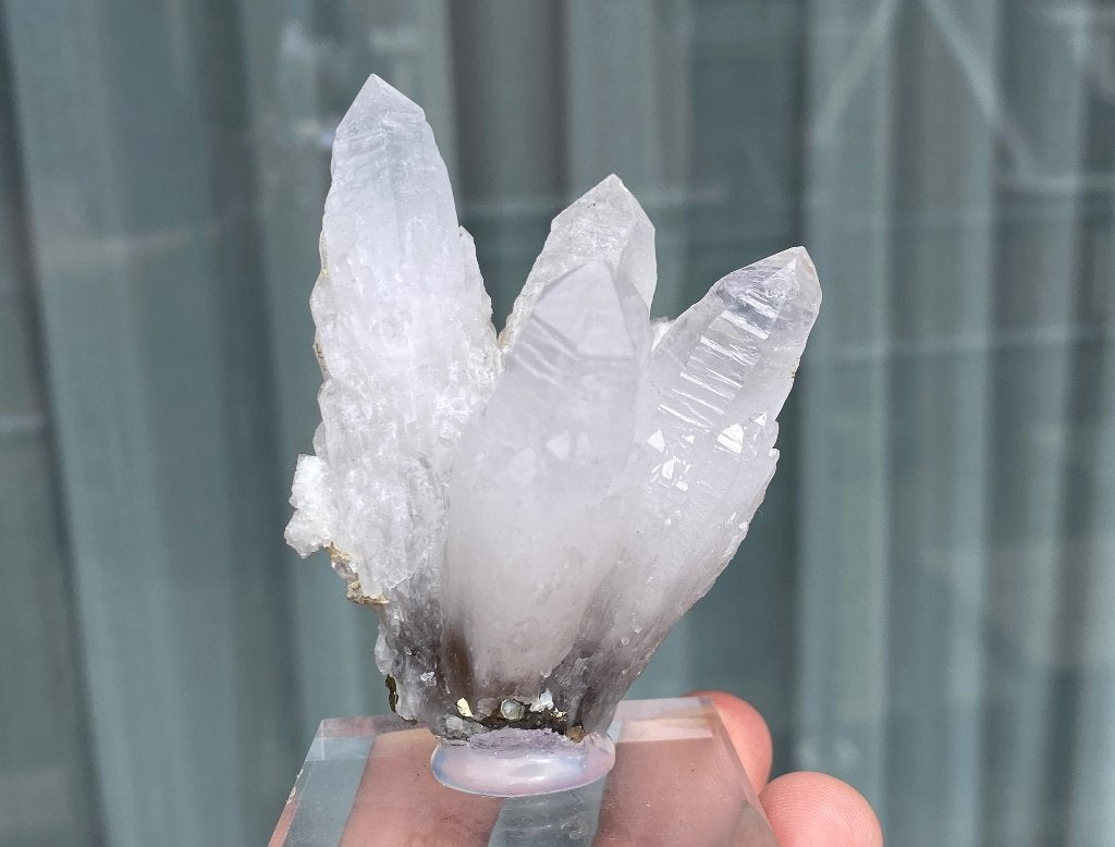 Mooie kwarts (bergkristal) met pyriet uit Cavnic, Roemenië, Verzenden, Mineraal