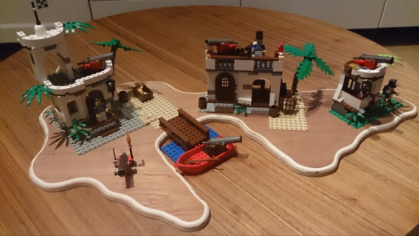 2x houten speeleiland. Lego stenen hoogte; Piraten Ninjago?, Kinderen en Baby's, Speelgoed | Duplo en Lego, Ophalen