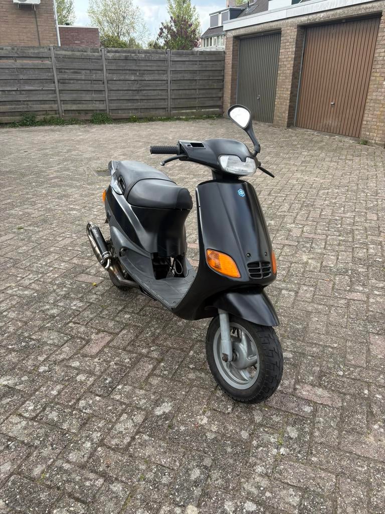 Piaggo zip type 3 70 cc, Fietsen en Brommers, Ophalen, Zo goed als nieuw, Benzine, 70 cc