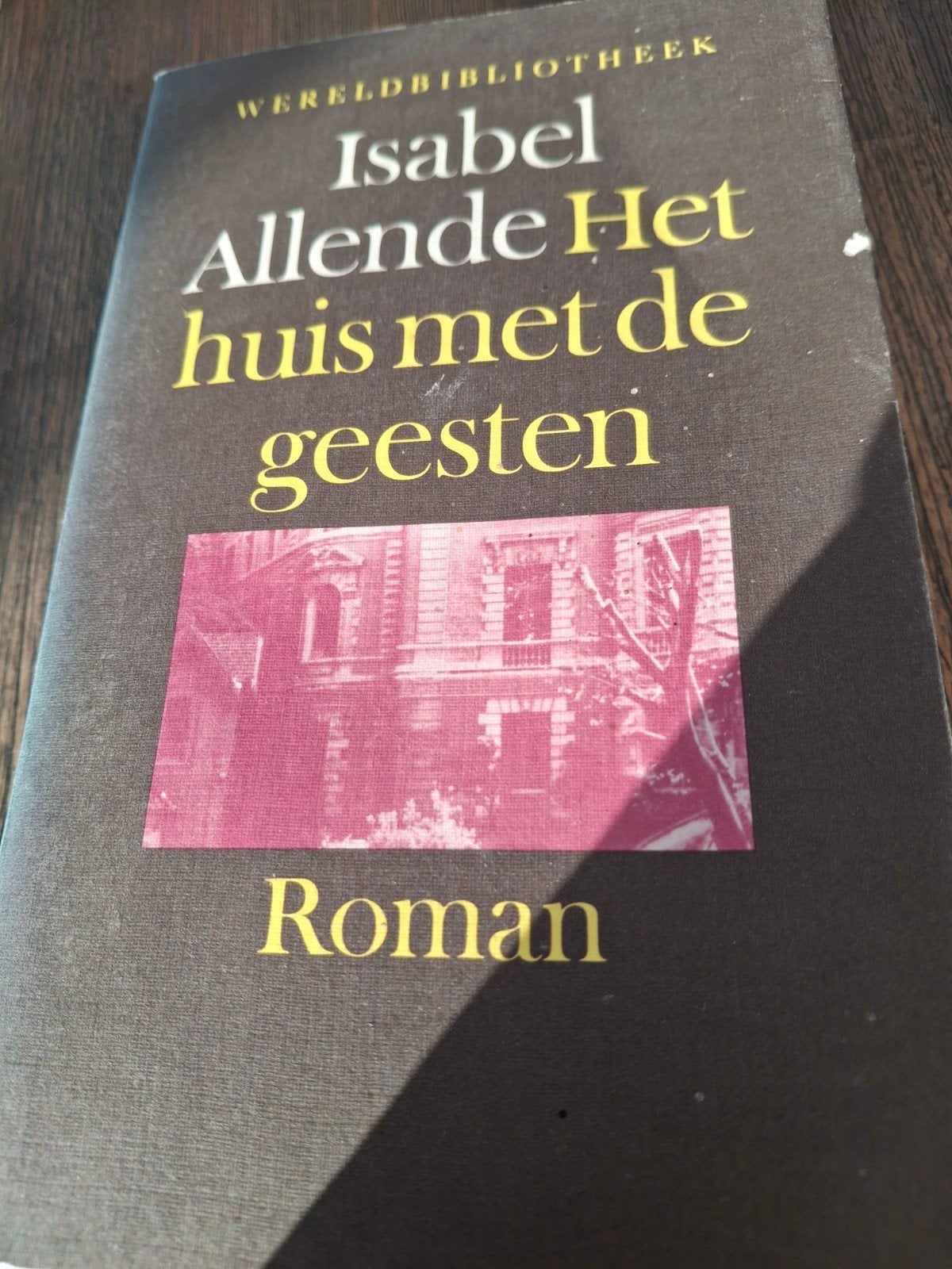 Het huis met de geesten - Isabel Allende (Wereldbibliotheek), Ophalen of Verzenden, Zo goed als nieuw, Isabel Allende, Nederland