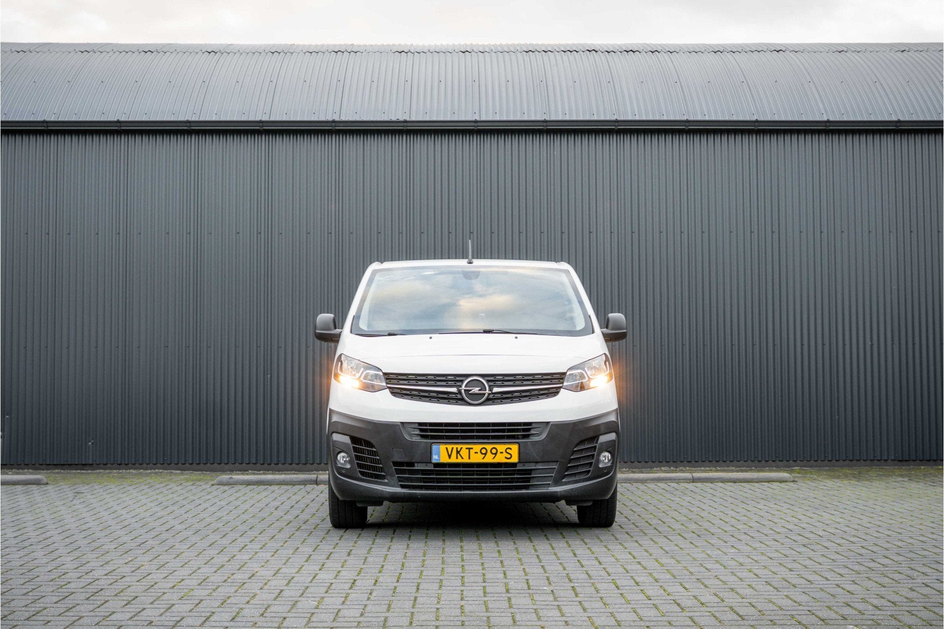 Opel Vivaro 1.5 L2H1 | Volledig ingericht | 1e Eigenaar | Cr, Voorwielaandrijving, 4 cilinders, Leder en Stof, Wit