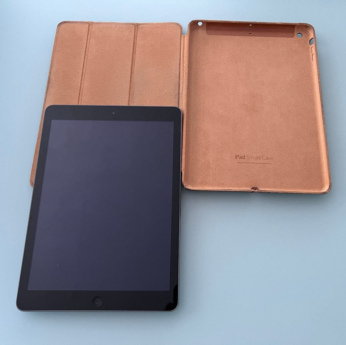 Apple iPad Air A1474 inclusief hoes, Gebruikt, Apple iPad Air, Grijs, 16 GB